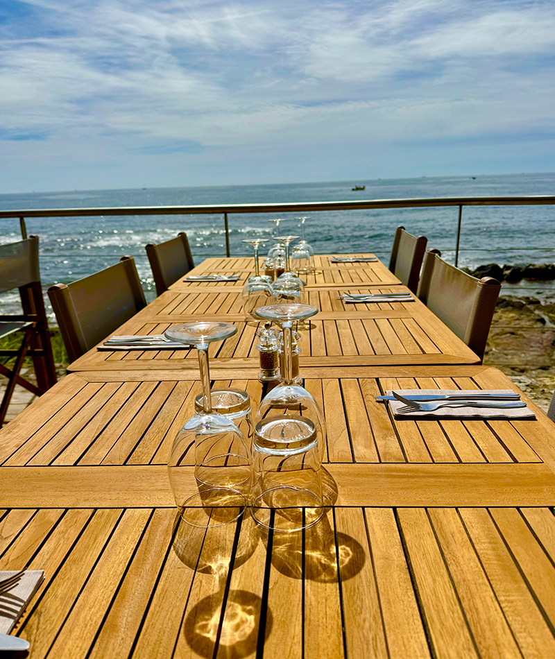 La Crique - restaurant plage privée Sainte-Maxime - table vue mer