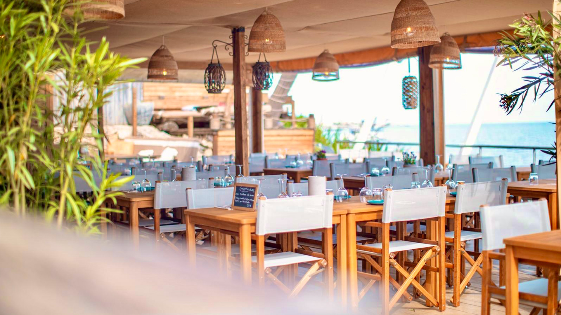 La Crique - restaurant plage privée Sainte-Maxime - terrasse vue mer - restaurant de plageprivee-saintemaxime-terrasse-restaurant-vuemer La Crique - restaurant plage privée Sainte-Maxime - terrasse vue mer - restaurant de plage