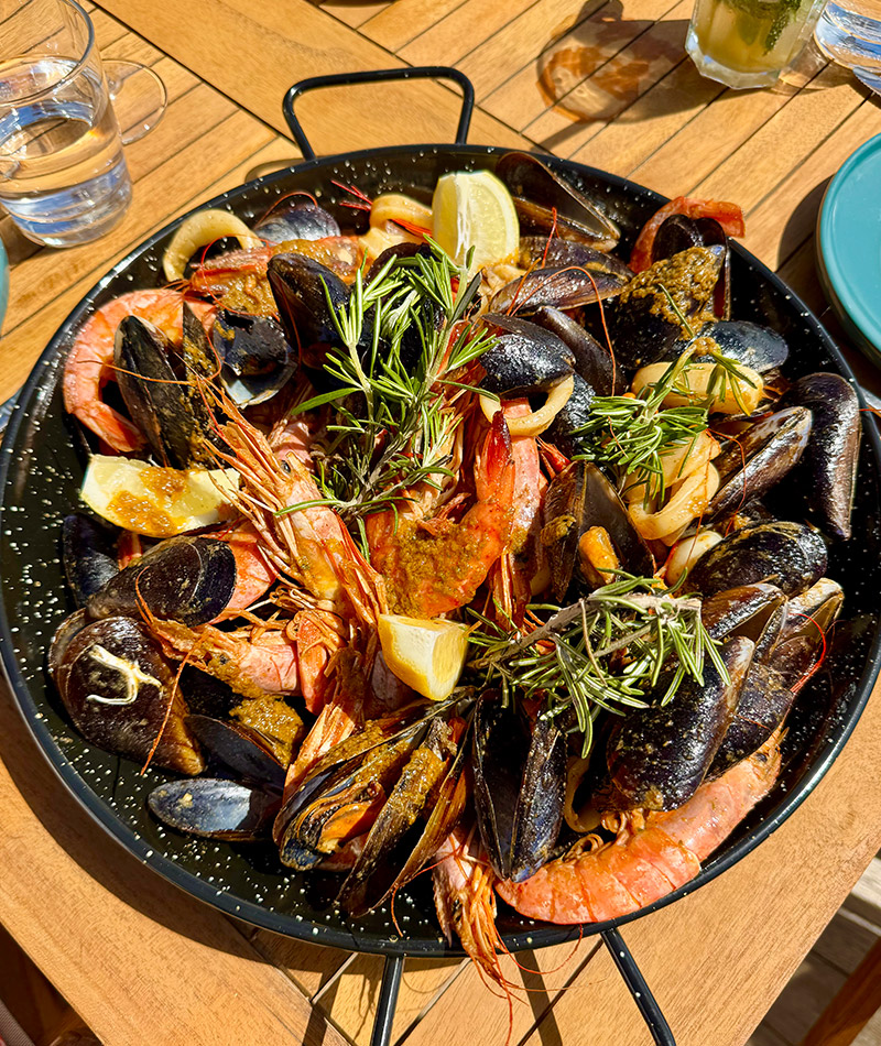 La Crique - restaurant de plage -plage privée Sainte-Maxime - parillada de crustacés La Crique - restaurant de plage -plage privée Sainte-Maxime - parillada de crustacés - photo