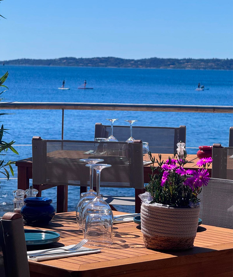 La Crique - restaurant de plage -plage privée Sainte-Maxime - terrasse vue mer La Crique - restaurant de plage -plage privée Sainte-Maxime - terrasse vue mer
