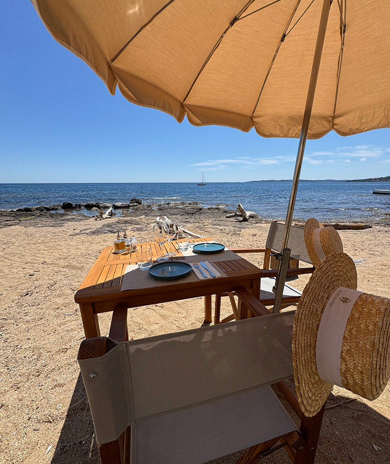 La Crique - restaurant de plage -plage privée Sainte-Maxime - terrasse vue mer - déjeuner sur le sable La Crique - restaurant de plage -plage privée Sainte-Maxime - terrasse vue mer - déjeuner sur le sable